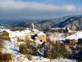 Scorcio della borgata della chiesa di Biestro ricoperta di neve